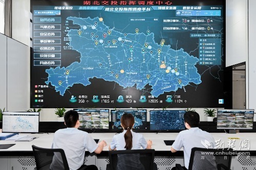 7.建成湖北交投智慧調(diào)度中心，接入全省6000多公里高速路段、1.5萬余路監(jiān)控視頻圖像，實現(xiàn)路網(wǎng)態(tài)勢全感知.jpg.jpg